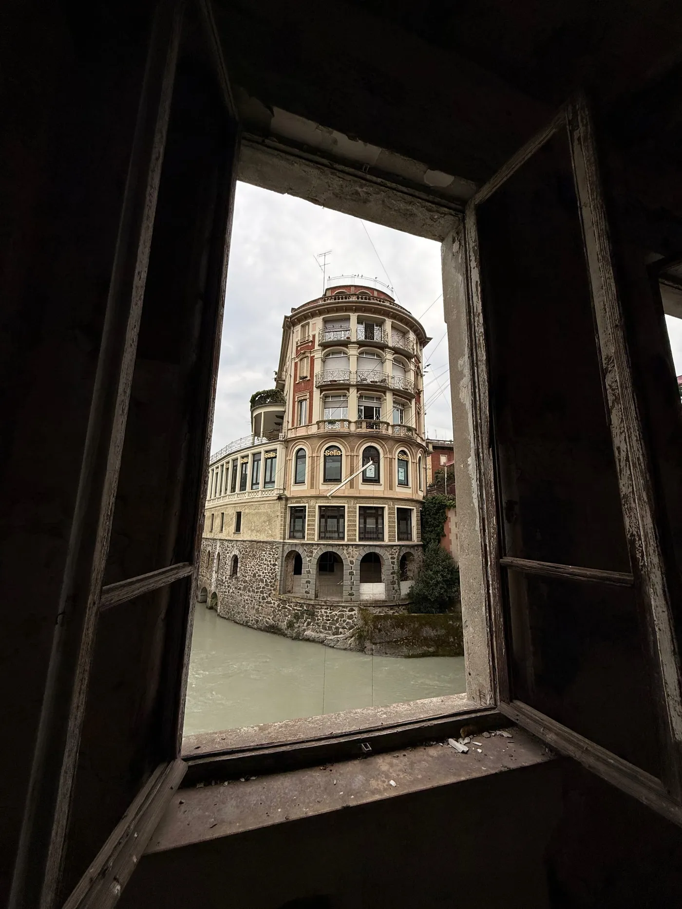 Nobody Slept Here — photograph 6
